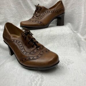 Earth Brown Women's Heeled Oxfords